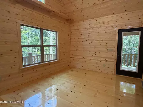 Living - 730 Whispering Ridge Dr, Murphy, NC 28906 photo 2 of 2