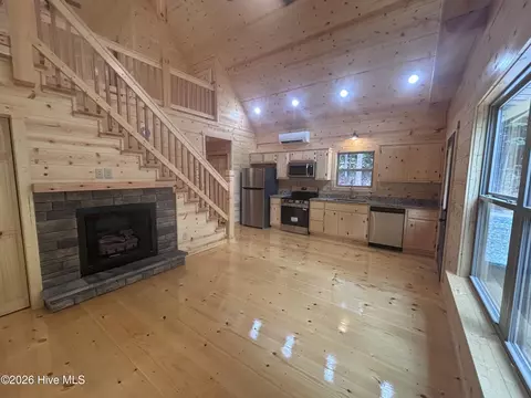 Living - 730 Whispering Ridge Dr, Murphy, NC 28906 photo 1 of 2