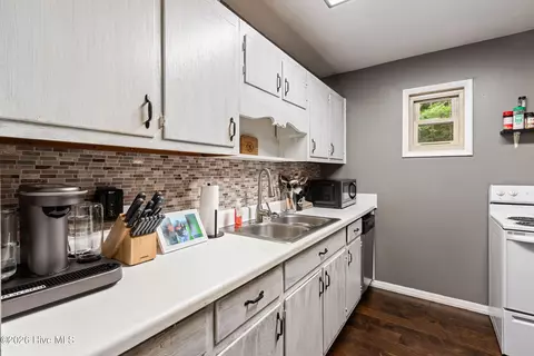Kitchen - 1214 Marrestop Rd, Murphy, NC 28906 photo 4 of 4