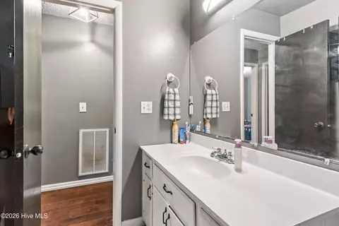 Bath - 1214 Marrestop Rd, Murphy, NC 28906 photo 1 of 3