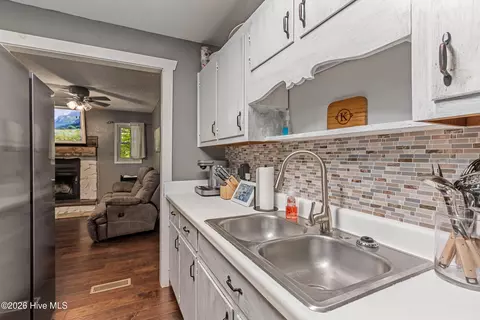 Kitchen - 1214 Marrestop Rd, Murphy, NC 28906 photo 3 of 4