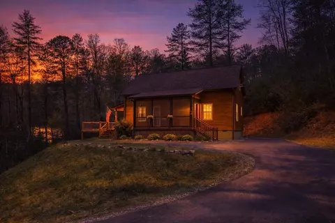138 Hubbell Ln, Robbinsville, NC 28771