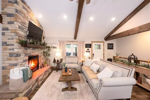 Living - 206 Hedden Rd, Murphy, NC 28906 photo 2 of 3