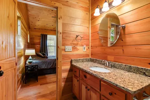 Bath - 284 Deerfield Dr, Murphy, NC 28906 photo 2 of 6