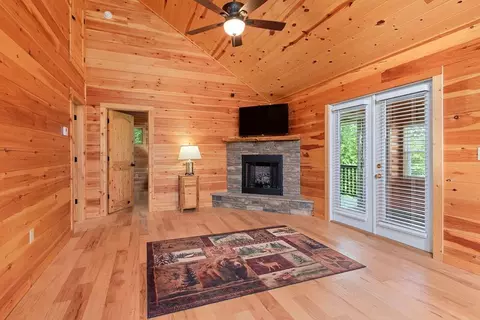 Living - 284 Deerfield Dr, Murphy, NC 28906 photo 2 of 3