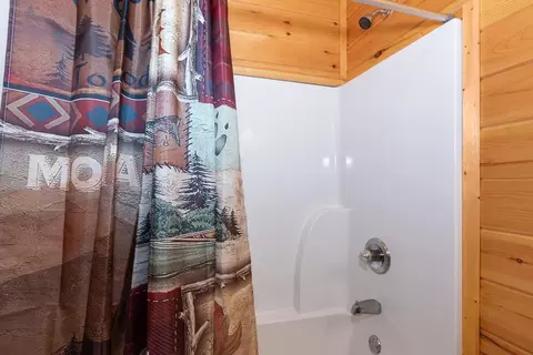 Bath - 284 Deerfield Dr, Murphy, NC 28906 photo 4 of 6