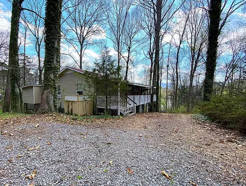 696 Chatuge Village Cir, Hayesville, NC 28904
