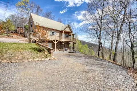 Exterior - 520 Sahkanaga Dr, Murphy, NC 28906 photo 4 of 12