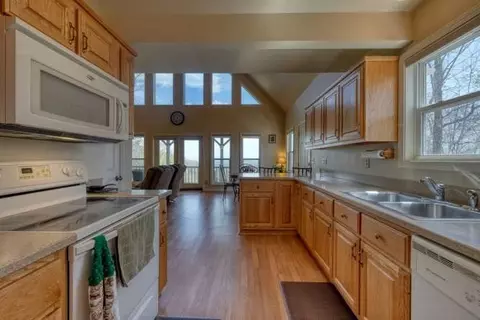 Kitchen - 520 Sahkanaga Dr, Murphy, NC 28906 photo 4 of 4