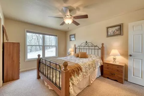 Bedroom - 520 Sahkanaga Dr, Murphy, NC 28906 photo 2 of 3