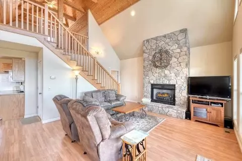 Living - 520 Sahkanaga Dr, Murphy, NC 28906 photo 1 of 3