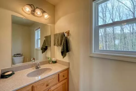 Bath - 520 Sahkanaga Dr, Murphy, NC 28906 photo 1 of 3