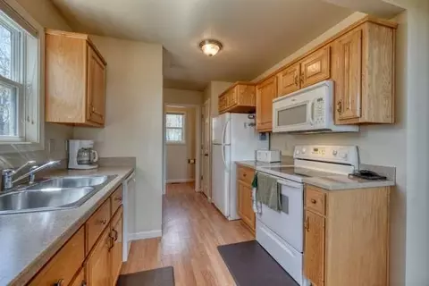 Kitchen - 520 Sahkanaga Dr, Murphy, NC 28906 photo 2 of 4