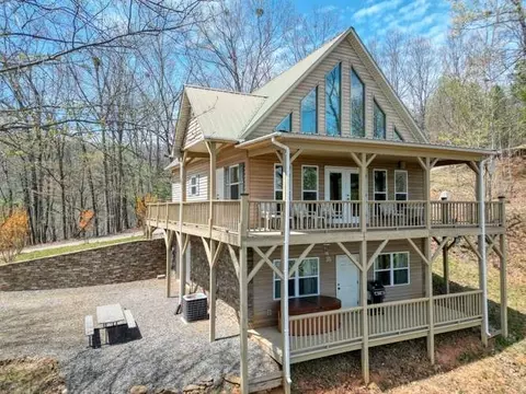 Exterior - 520 Sahkanaga Dr, Murphy, NC 28906 photo 3 of 12