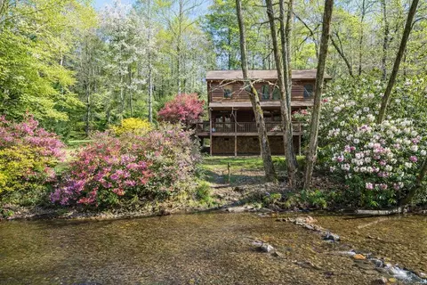 165 Riverview Dr, Robbinsville, NC 28771