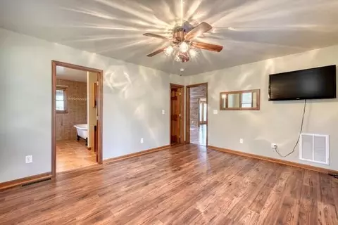 Living - 125 Ford Ln, Murphy, NC 28906 photo 6 of 16
