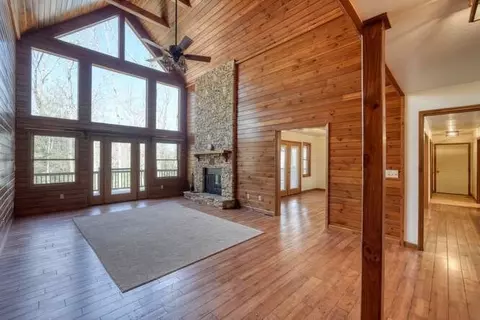 Living - 125 Ford Ln, Murphy, NC 28906 photo 2 of 16