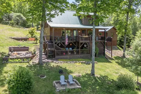 1055 Carolina Fox Cir, Murphy, NC 28906