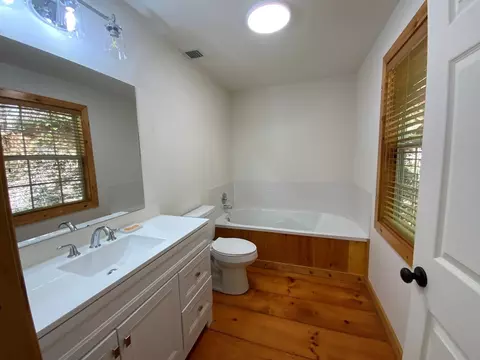 Bath - 433 Damons Trl, Murphy, NC 28906 photo 1 of 2