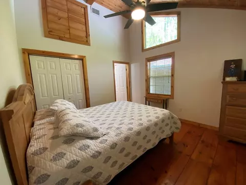 Bedroom - 433 Damons Trl, Murphy, NC 28906 photo 2 of 5