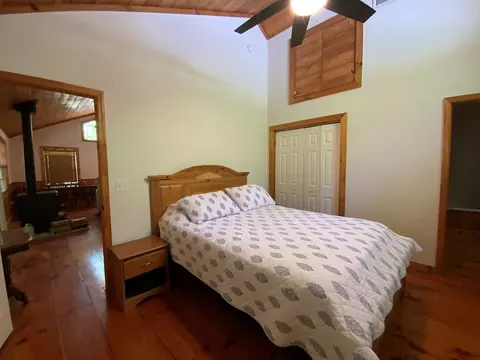 Bedroom - 433 Damons Trl, Murphy, NC 28906 photo 4 of 5