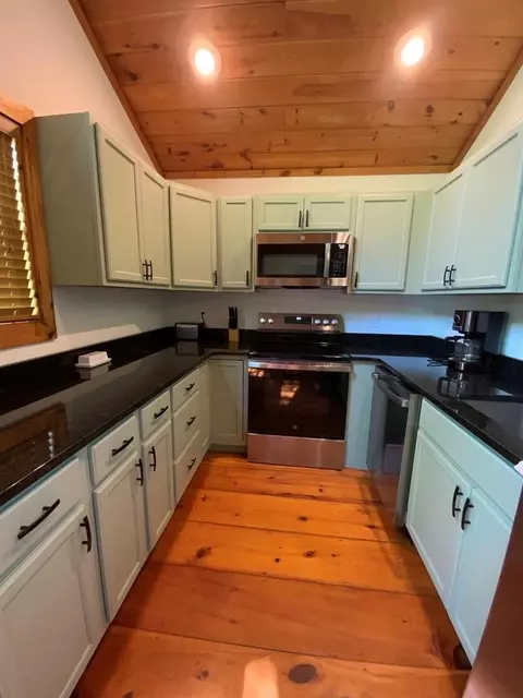 Kitchen - 433 Damons Trl, Murphy, NC 28906 photo 1 of 2