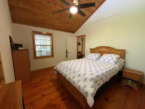 Bedroom - 433 Damons Trl, Murphy, NC 28906 photo 3 of 5