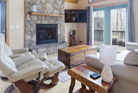 Living - 109 Artemis Dr, Murphy, NC 28906 photo 2 of 5