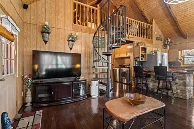 Living - 1227 Village Rd, Murphy, NC 28906 photo 2 of 4