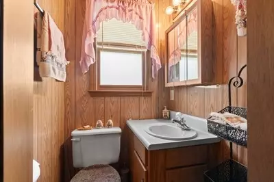 Bath - 1227 Village Rd, Murphy, NC 28906 photo 4 of 5