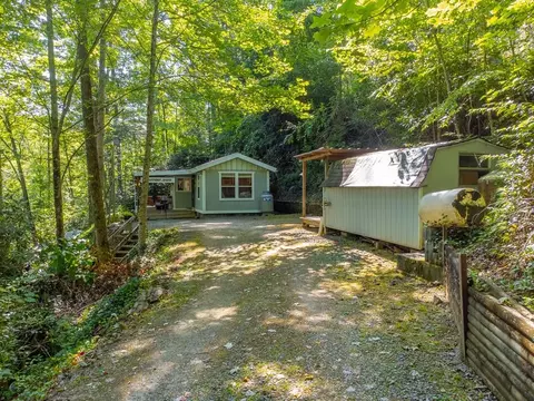 283 Briggs Cove Rd, Robbinsville, NC 28771