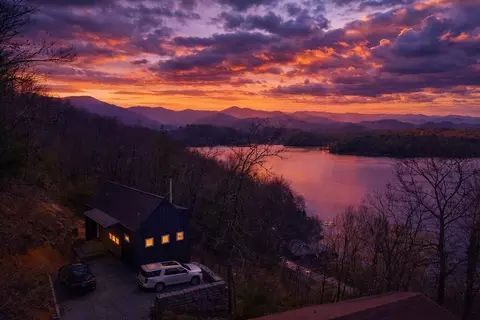 73 Cherokee Ln, Robbinsville, NC 28771