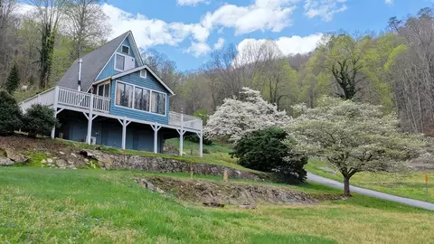 735 Fontana Hts, Fontana Dam, NC 28733