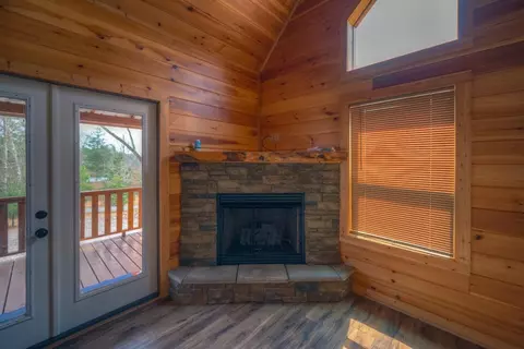 Living - 20 Field Stone Trl, Murphy, NC 28906 photo 2 of 2
