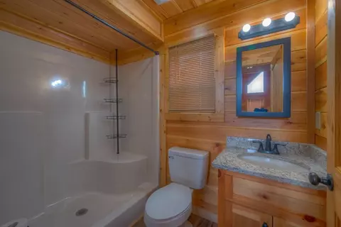 Bath - 20 Field Stone Trl, Murphy, NC 28906 photo 1 of 2