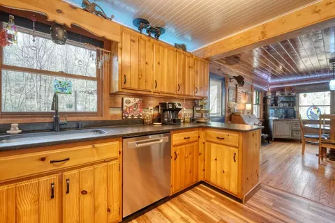 Kitchen - 520 Farmer Dr, Murphy, NC 28906 photo 3 of 7