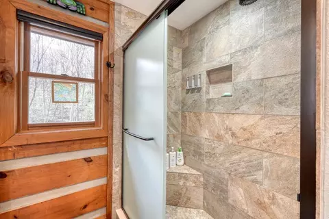Bath - 520 Farmer Dr, Murphy, NC 28906 photo 6 of 8