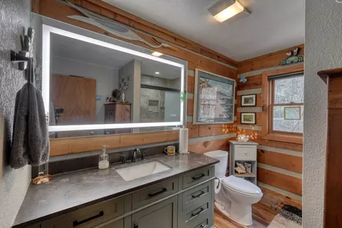 Bath - 520 Farmer Dr, Murphy, NC 28906 photo 1 of 8