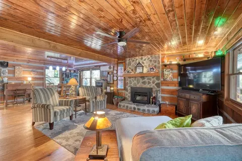 Living - 520 Farmer Dr, Murphy, NC 28906 photo 4 of 5