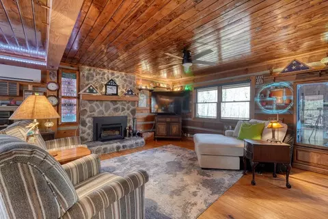 Living - 520 Farmer Dr, Murphy, NC 28906 photo 1 of 5