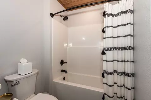 Bath - 73 Oak Branch Dr, Murphy, NC 28906 photo 7 of 8