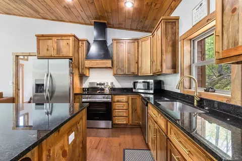 Kitchen - 73 Oak Branch Dr, Murphy, NC 28906 photo 3 of 6