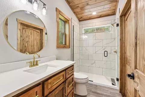 Bath - 73 Oak Branch Dr, Murphy, NC 28906 photo 1 of 8