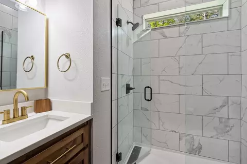 Bath - 73 Oak Branch Dr, Murphy, NC 28906 photo 4 of 8