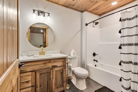 Bath - 73 Oak Branch Dr, Murphy, NC 28906 photo 6 of 8