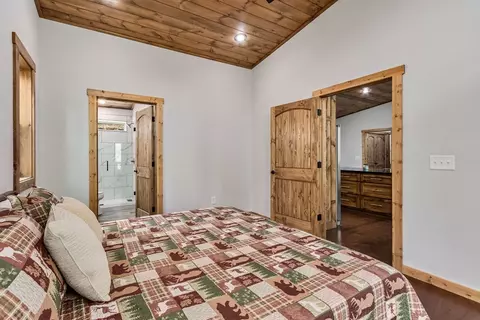 Bedroom - 73 Oak Branch Dr, Murphy, NC 28906 photo 3 of 10
