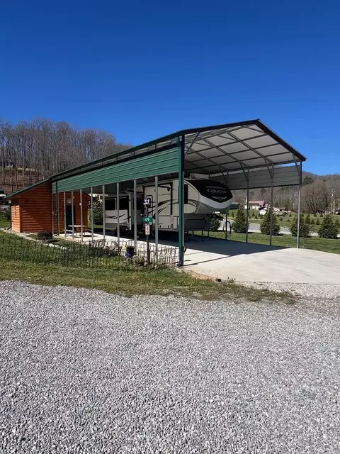 415 Hyde Town Rd, Robbinsville, NC 28734