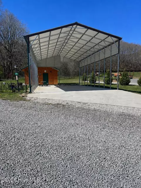 415 Hyde Town Rd, Robbinsville, NC 28734