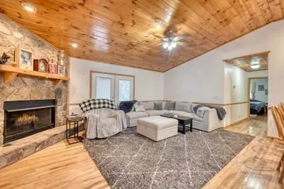 Living - 694 Hilltop Rd, Murphy, NC 28906 photo 1 of 3