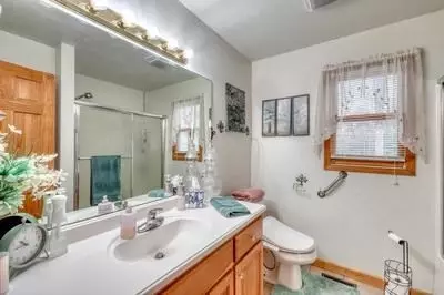 Bath - 694 Hilltop Rd, Murphy, NC 28906 photo 3 of 5